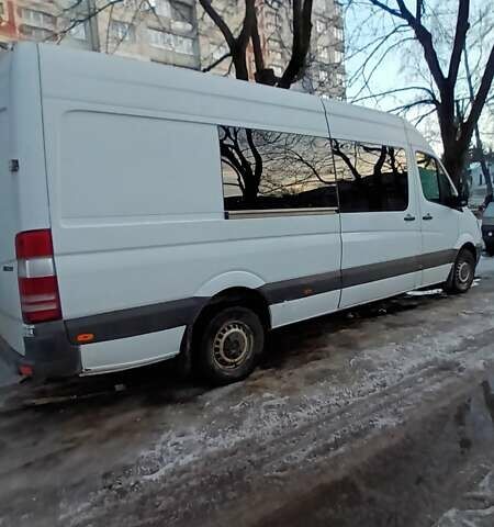 Белый Мерседес Sprinter, объемом двигателя 2.2 л и пробегом 300 тыс. км за 9000 $, фото 32 на Automoto.ua