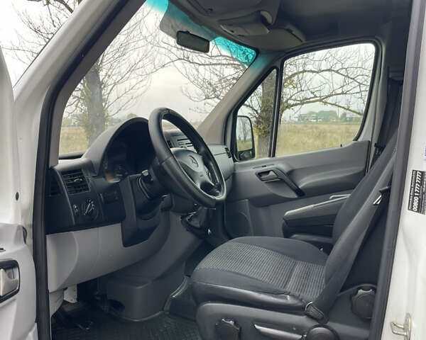 Белый Мерседес Sprinter, объемом двигателя 2.15 л и пробегом 380 тыс. км за 5699 $, фото 7 на Automoto.ua