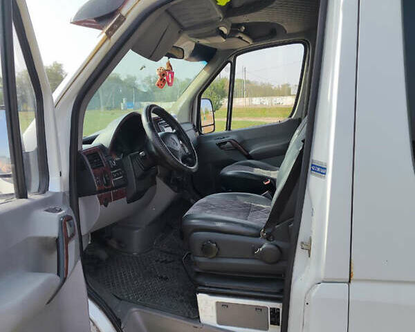 Белый Мерседес Sprinter, объемом двигателя 2.15 л и пробегом 363 тыс. км за 13500 $, фото 3 на Automoto.ua