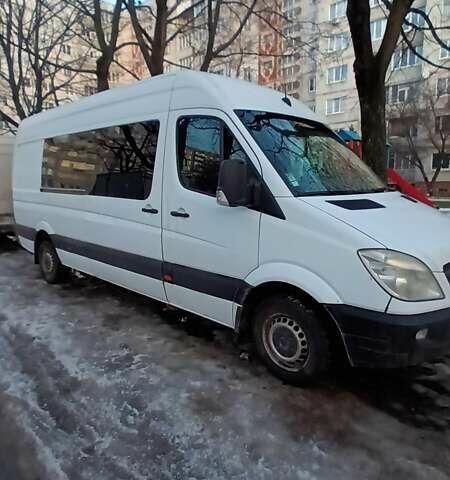 Белый Мерседес Sprinter, объемом двигателя 2.2 л и пробегом 300 тыс. км за 9000 $, фото 30 на Automoto.ua