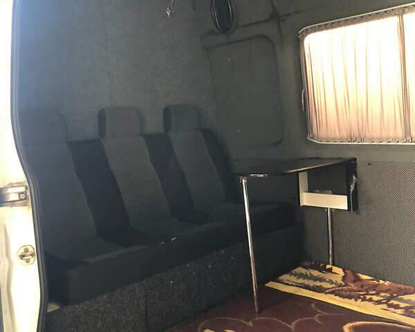 Белый Мерседес Sprinter, объемом двигателя 2.1 л и пробегом 500 тыс. км за 15000 $, фото 10 на Automoto.ua