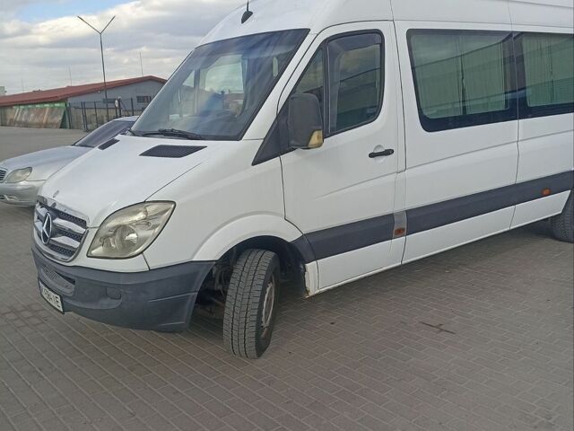 Белый Мерседес Sprinter, объемом двигателя 2.2 л и пробегом 642 тыс. км за 12700 $, фото 3 на Automoto.ua
