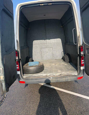Белый Мерседес Sprinter, объемом двигателя 2.1 л и пробегом 500 тыс. км за 15000 $, фото 4 на Automoto.ua