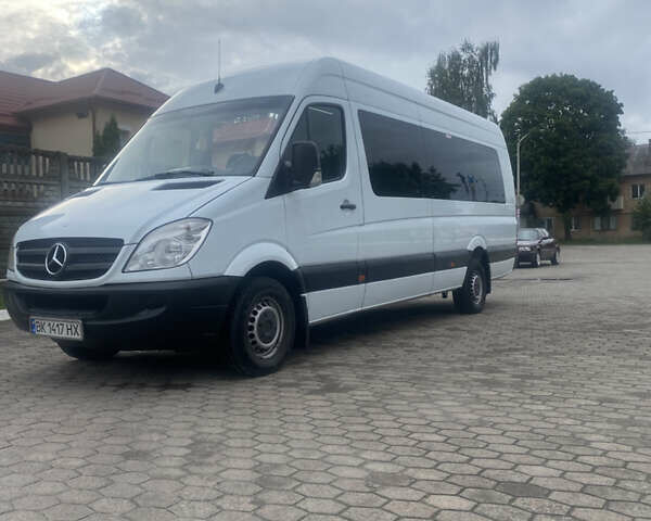 Белый Мерседес Sprinter, объемом двигателя 2.2 л и пробегом 760 тыс. км за 18599 $, фото 2 на Automoto.ua