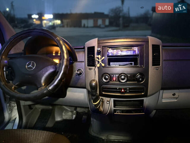Белый Мерседес Sprinter, объемом двигателя 2.15 л и пробегом 350 тыс. км за 9750 $, фото 18 на Automoto.ua