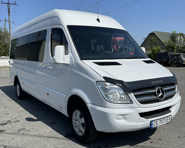 Белый Мерседес Sprinter, объемом двигателя 3 л и пробегом 490 тыс. км за 27297 $, фото 1 на Automoto.ua