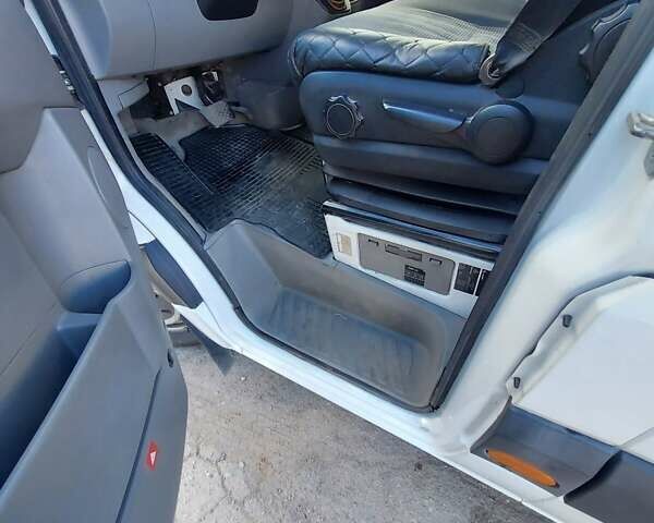 Белый Мерседес Sprinter, объемом двигателя 2.1 л и пробегом 451 тыс. км за 10500 $, фото 3 на Automoto.ua