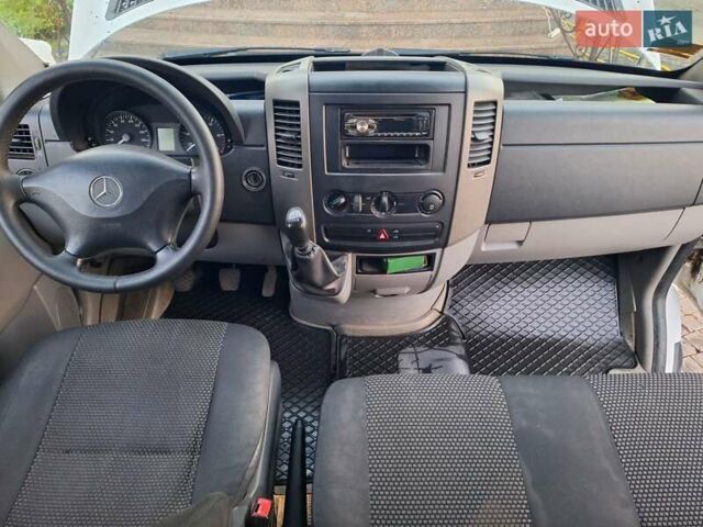 Белый Мерседес Sprinter, объемом двигателя 2.15 л и пробегом 206 тыс. км за 10500 $, фото 6 на Automoto.ua