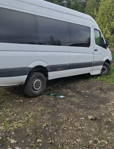 Белый Мерседес Sprinter, объемом двигателя 2.15 л и пробегом 748 тыс. км за 9500 $, фото 4 на Automoto.ua