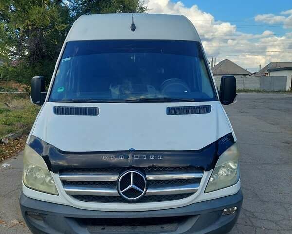 Белый Мерседес Sprinter, объемом двигателя 2.1 л и пробегом 451 тыс. км за 10500 $, фото 7 на Automoto.ua