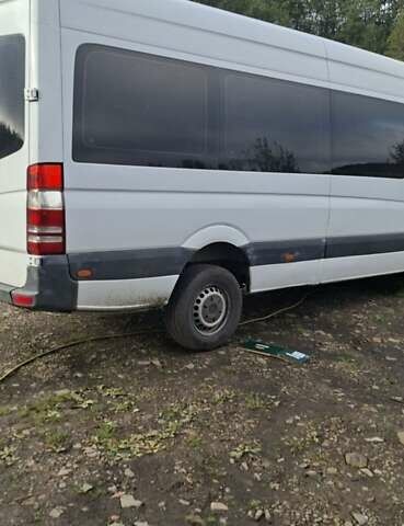Белый Мерседес Sprinter, объемом двигателя 2.15 л и пробегом 748 тыс. км за 9500 $, фото 1 на Automoto.ua