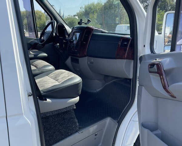 Белый Мерседес Sprinter, объемом двигателя 3 л и пробегом 490 тыс. км за 27297 $, фото 13 на Automoto.ua