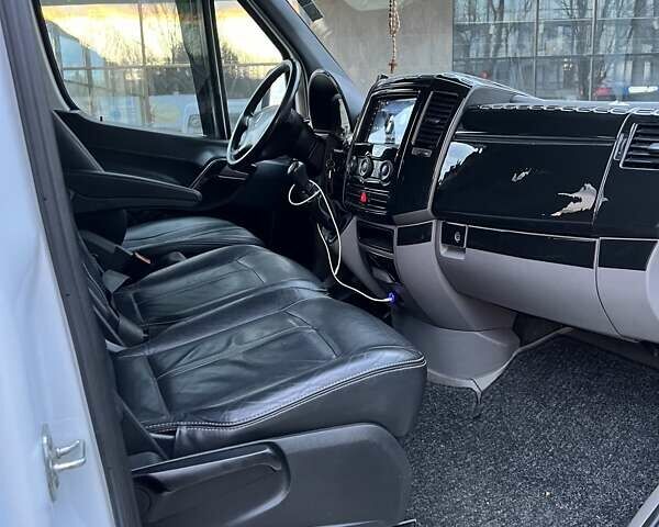 Белый Мерседес Sprinter, объемом двигателя 2.14 л и пробегом 850 тыс. км за 16000 $, фото 6 на Automoto.ua