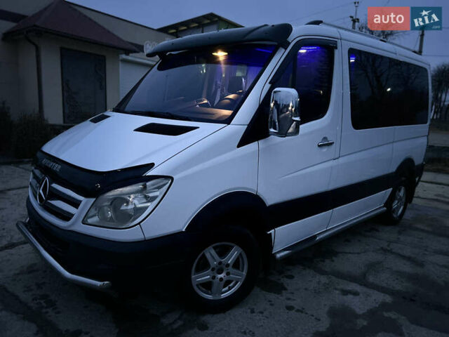 Белый Мерседес Sprinter, объемом двигателя 2.15 л и пробегом 350 тыс. км за 9750 $, фото 1 на Automoto.ua