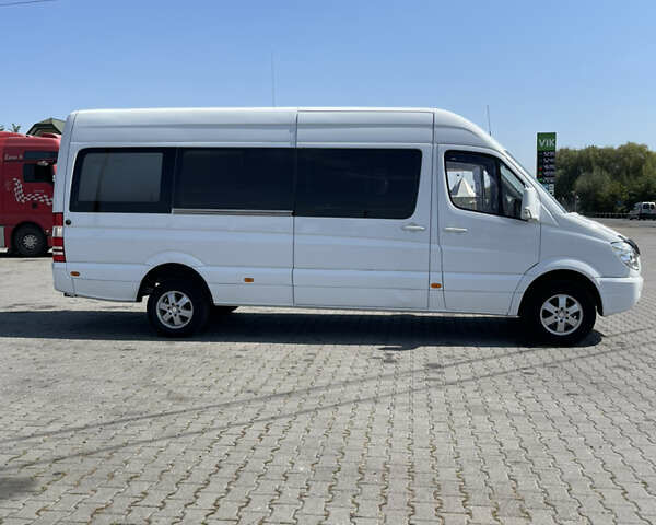 Белый Мерседес Sprinter, объемом двигателя 3 л и пробегом 490 тыс. км за 27297 $, фото 2 на Automoto.ua