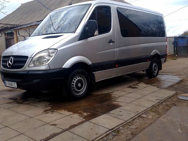 Белый Мерседес Sprinter, объемом двигателя 2.1 л и пробегом 250 тыс. км за 9900 $, фото 3 на Automoto.ua