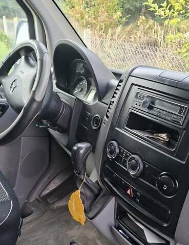 Белый Мерседес Sprinter, объемом двигателя 2.15 л и пробегом 748 тыс. км за 9500 $, фото 5 на Automoto.ua