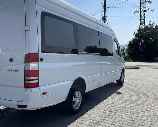 Белый Мерседес Sprinter, объемом двигателя 3 л и пробегом 490 тыс. км за 27297 $, фото 3 на Automoto.ua