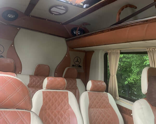 Белый Мерседес Sprinter, объемом двигателя 2.15 л и пробегом 334 тыс. км за 13500 $, фото 2 на Automoto.ua
