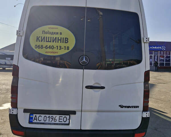 Белый Мерседес Sprinter, объемом двигателя 2.14 л и пробегом 600 тыс. км за 18500 $, фото 3 на Automoto.ua