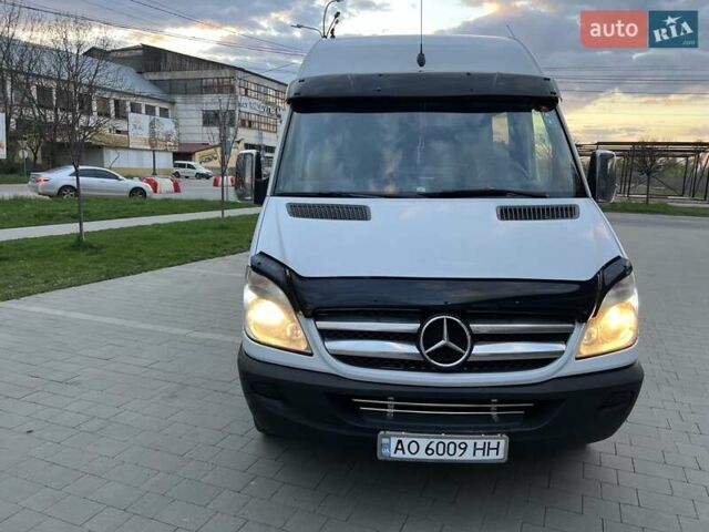 Белый Мерседес Sprinter, объемом двигателя 2.14 л и пробегом 850 тыс. км за 16000 $, фото 3 на Automoto.ua