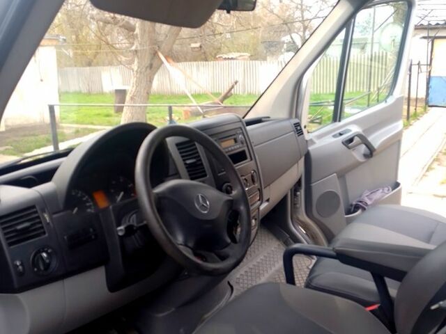 Белый Мерседес Sprinter, объемом двигателя 2.1 л и пробегом 250 тыс. км за 9900 $, фото 6 на Automoto.ua