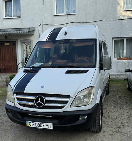 Белый Мерседес Sprinter, объемом двигателя 2.15 л и пробегом 334 тыс. км за 13500 $, фото 1 на Automoto.ua