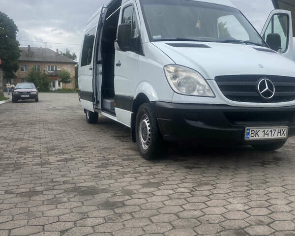 Белый Мерседес Sprinter, объемом двигателя 2.2 л и пробегом 760 тыс. км за 18599 $, фото 1 на Automoto.ua