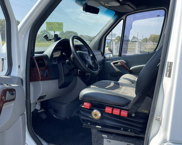 Белый Мерседес Sprinter, объемом двигателя 3 л и пробегом 490 тыс. км за 27297 $, фото 21 на Automoto.ua