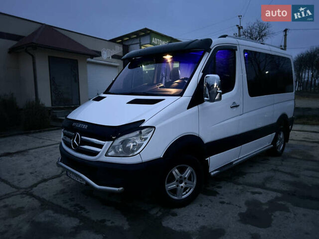 Белый Мерседес Sprinter, объемом двигателя 2.15 л и пробегом 350 тыс. км за 9750 $, фото 9 на Automoto.ua