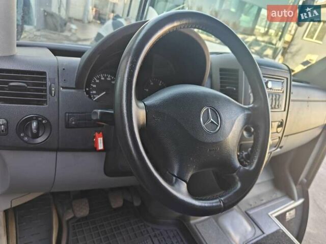 Белый Мерседес Sprinter, объемом двигателя 0 л и пробегом 330 тыс. км за 32100 $, фото 19 на Automoto.ua