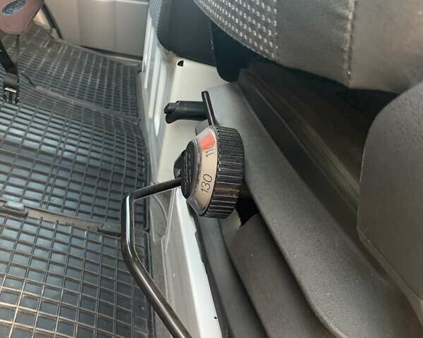 Белый Мерседес Sprinter, объемом двигателя 2.14 л и пробегом 440 тыс. км за 14400 $, фото 14 на Automoto.ua