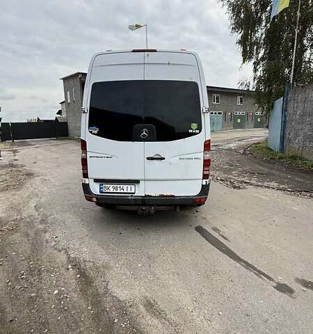 Белый Мерседес Sprinter, объемом двигателя 2.15 л и пробегом 300 тыс. км за 9000 $, фото 10 на Automoto.ua