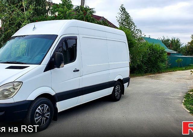 Белый Мерседес Sprinter, объемом двигателя 2.1 л и пробегом 382 тыс. км за 9000 $, фото 1 на Automoto.ua