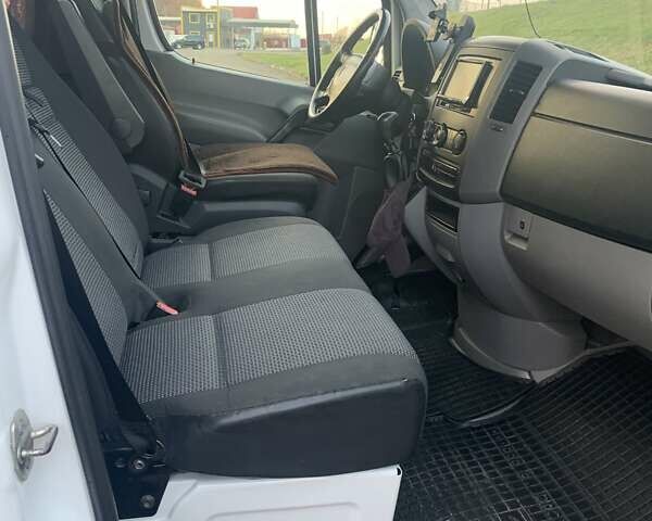 Белый Мерседес Sprinter, объемом двигателя 2.14 л и пробегом 440 тыс. км за 14400 $, фото 7 на Automoto.ua
