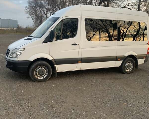 Белый Мерседес Sprinter, объемом двигателя 2.14 л и пробегом 440 тыс. км за 14400 $, фото 1 на Automoto.ua