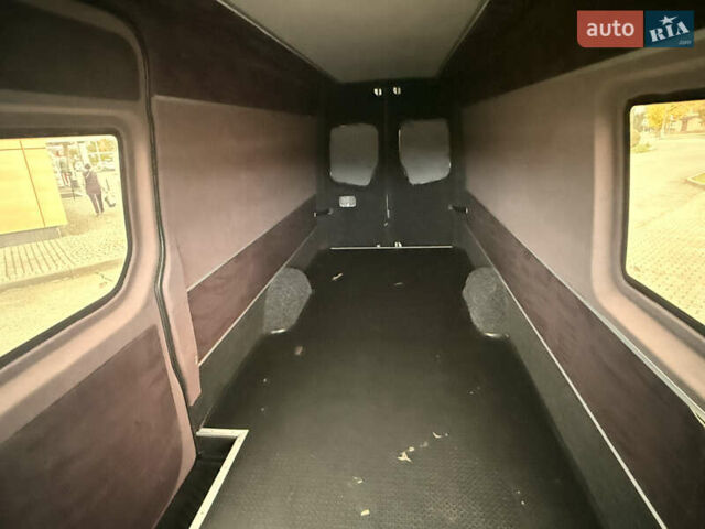 Белый Мерседес Sprinter, объемом двигателя 2.99 л и пробегом 412 тыс. км за 20000 $, фото 8 на Automoto.ua