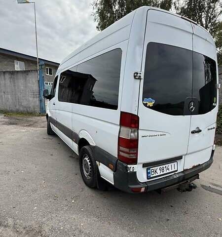 Белый Мерседес Sprinter, объемом двигателя 2.15 л и пробегом 300 тыс. км за 9000 $, фото 9 на Automoto.ua