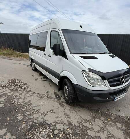 Белый Мерседес Sprinter, объемом двигателя 2.15 л и пробегом 300 тыс. км за 9000 $, фото 5 на Automoto.ua