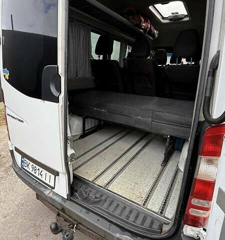 Белый Мерседес Sprinter, объемом двигателя 2.15 л и пробегом 300 тыс. км за 9000 $, фото 7 на Automoto.ua