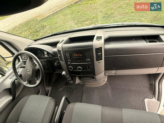 Белый Мерседес Sprinter, объемом двигателя 2.99 л и пробегом 412 тыс. км за 20000 $, фото 12 на Automoto.ua