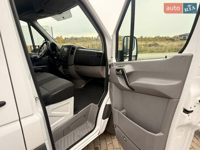 Белый Мерседес Sprinter, объемом двигателя 2.99 л и пробегом 412 тыс. км за 20000 $, фото 13 на Automoto.ua