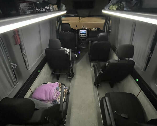 Білий Мерседес Sprinter, об'ємом двигуна 2.15 л та пробігом 250 тис. км за 14000 $, фото 3 на Automoto.ua