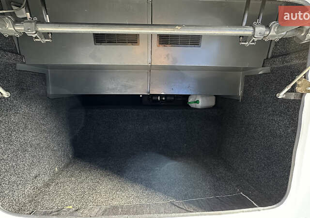 Белый Мерседес Sprinter, объемом двигателя 2.99 л и пробегом 250 тыс. км за 41000 $, фото 9 на Automoto.ua