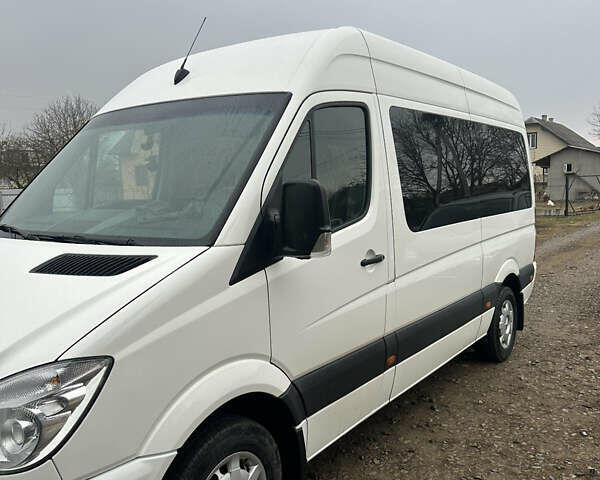 Белый Мерседес Sprinter, объемом двигателя 2.15 л и пробегом 530 тыс. км за 6500 $, фото 3 на Automoto.ua