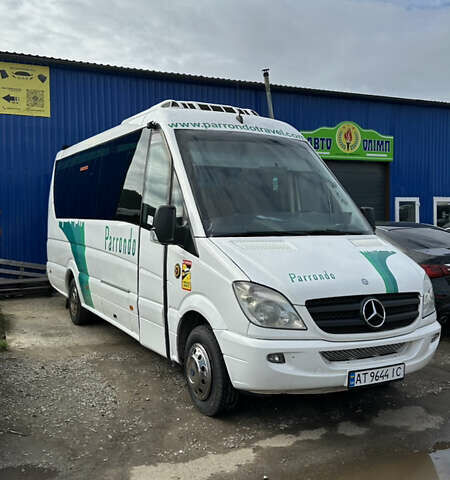 Белый Мерседес Sprinter, объемом двигателя 2.99 л и пробегом 250 тыс. км за 41000 $, фото 3 на Automoto.ua