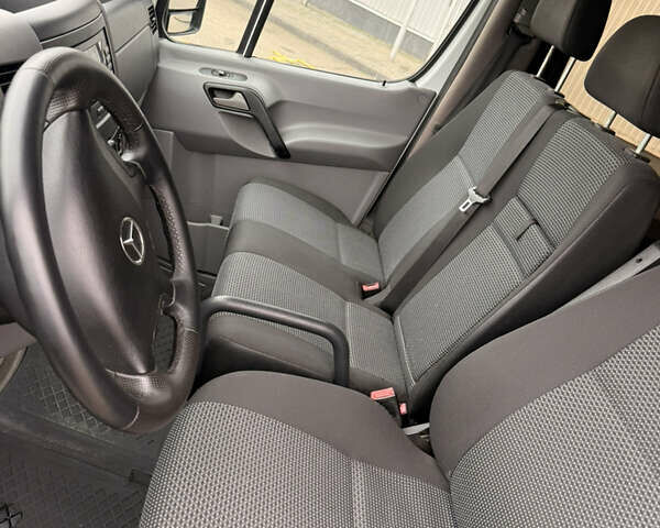 Белый Мерседес Sprinter, объемом двигателя 2.99 л и пробегом 412 тыс. км за 20000 $, фото 10 на Automoto.ua