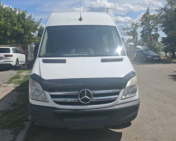 Белый Мерседес Sprinter, объемом двигателя 0 л и пробегом 365 тыс. км за 12800 $, фото 1 на Automoto.ua