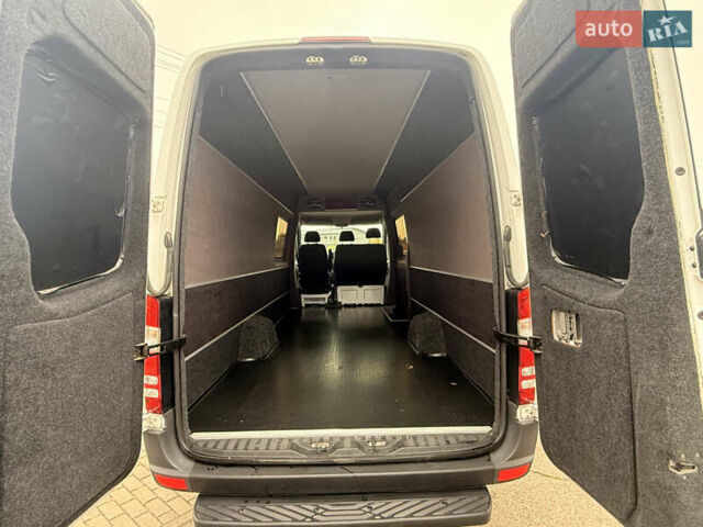 Белый Мерседес Sprinter, объемом двигателя 2.99 л и пробегом 412 тыс. км за 20000 $, фото 9 на Automoto.ua