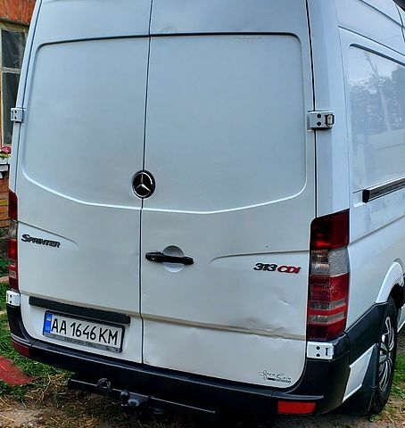 Белый Мерседес Sprinter, объемом двигателя 2.1 л и пробегом 382 тыс. км за 9000 $, фото 4 на Automoto.ua